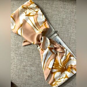 Fashion nova tie me up crop top size M